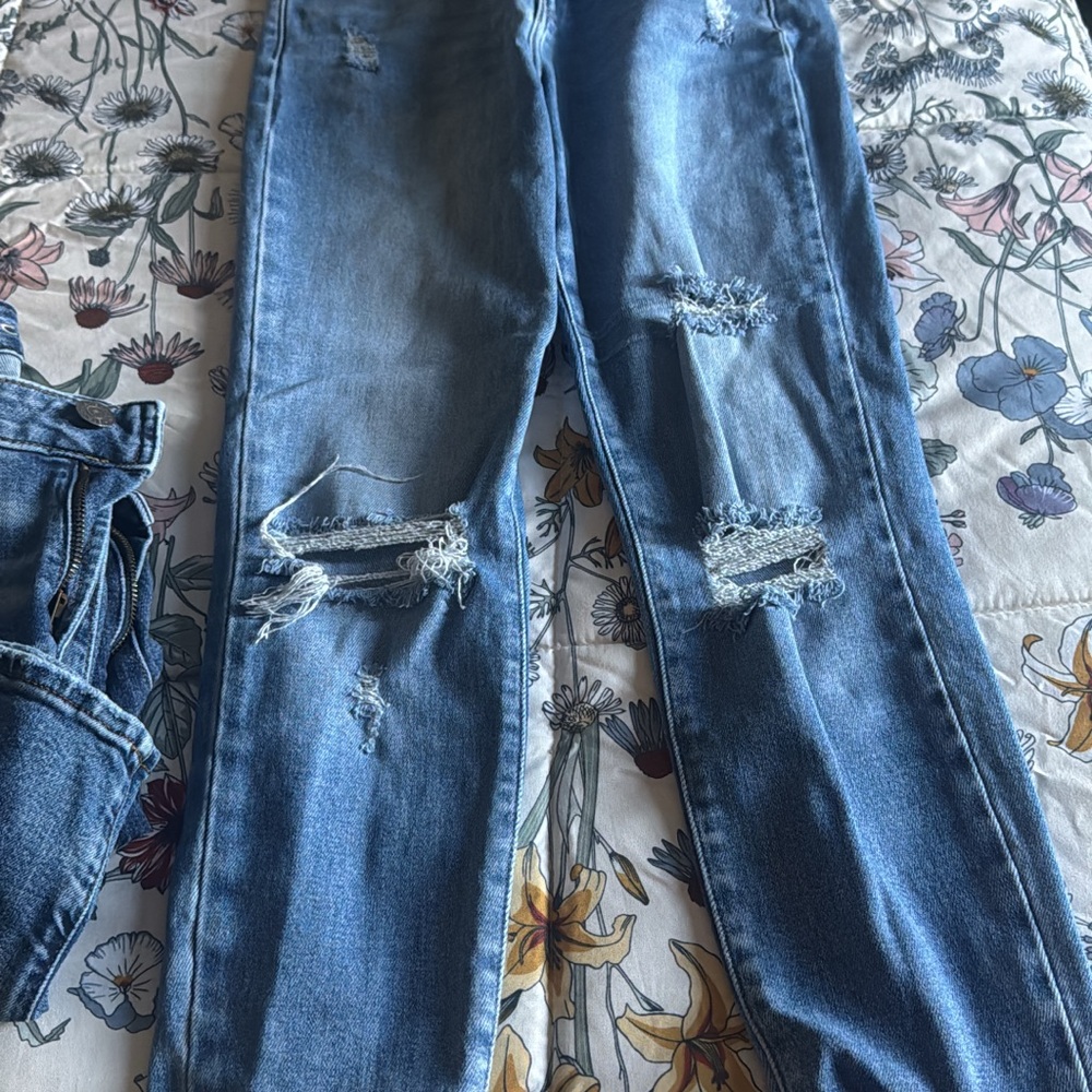 KanCan Distressed Cropped Blue Jeans